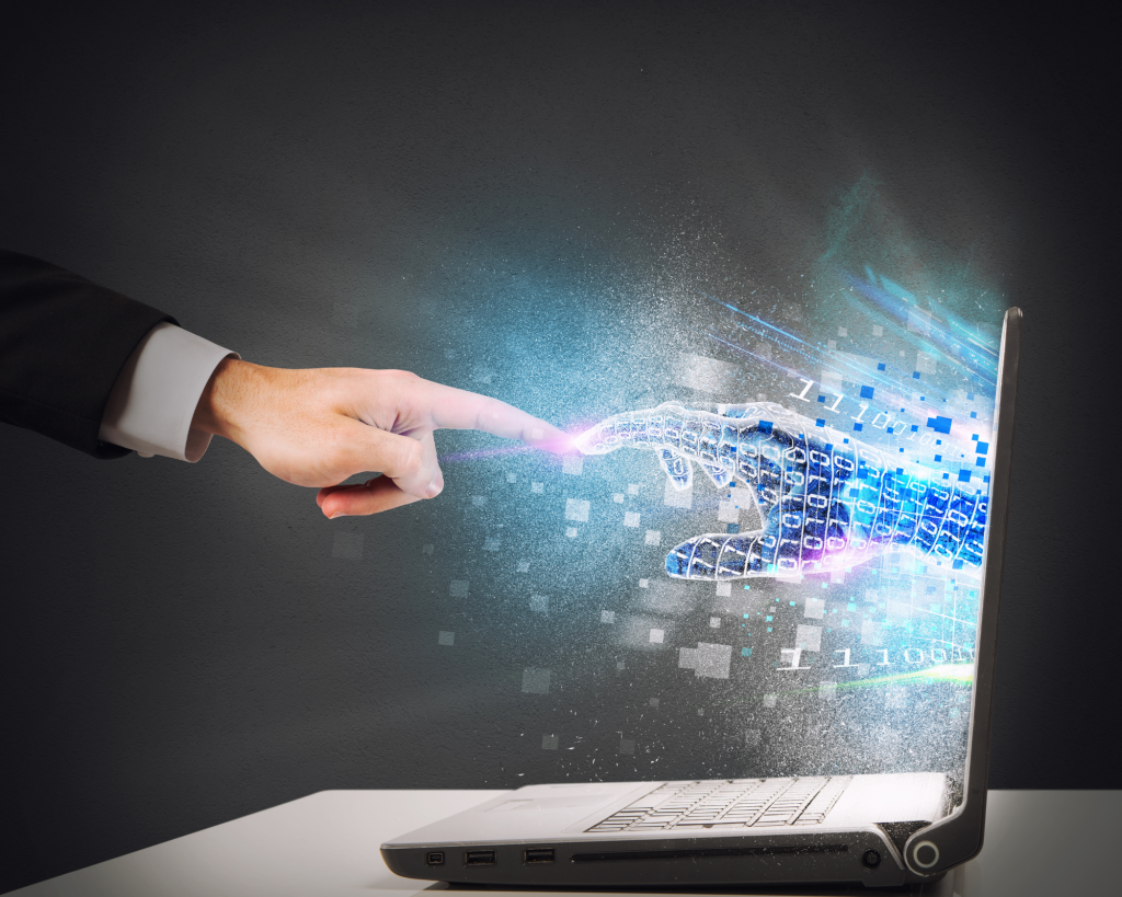 lien entre assistante virtuelle et monde réel, deux mains se touchent du bout du doigt, l'une d'entre elles sort d'un écran